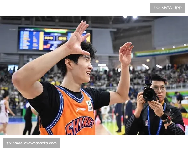 上海刘铮偰李永炜随队客场 两人有望在近期比赛中迎来复出 上海刘铮偰李永炜随队客场 两人有望在近期比赛中迎来复出